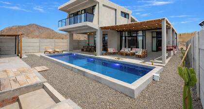 Casa de playa Arrecife. Casa moderna con piscina y vista al mar LN6