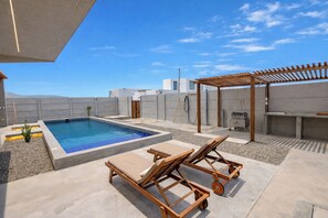 Pool - Casa de playa Arrecife. Casa moderna con piscina y vista al mar LN6 (Organos)