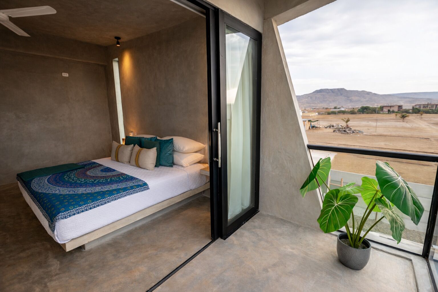 5 bedrooms, iron/ironing board, free WiFi, bed sheets