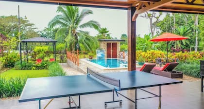 Large House Ideal for Families & Friends, Nature & Games