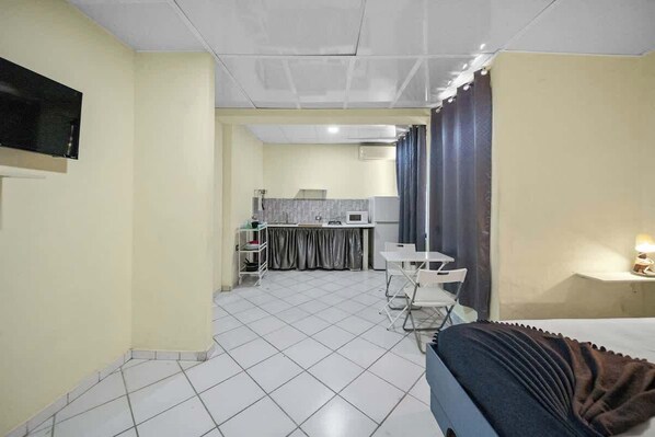 Interior - Cheap Hotel Room in Sosua Strip! (Sosúa)