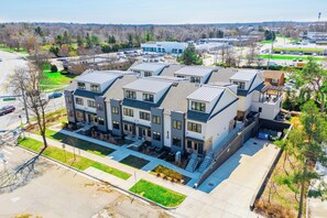 Exterior - Stadium Suites (Ann Arbor)