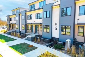 Exterior - Stadium Suites (Ann Arbor)
