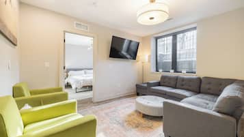 Superior Condo, 3 Bedrooms | Living area