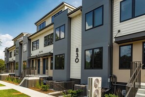 Exterior - Stadium Suites (Ann Arbor)