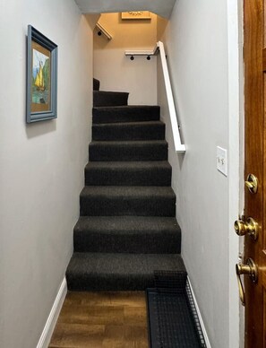 Interior - The Nest - Spacious 1BR Getaway in Pleasant Ridge (Cincinnati)