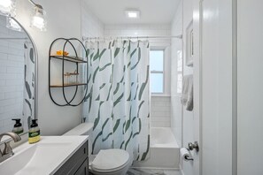 Bathroom - The Retreat - Warm and Convenient Guest Suite (Cincinnati)
