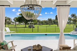 3 bedrooms - Luxury Beach House With Golf Course View (Naples)