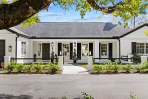 House | 3 bedrooms - Luxury Beach House With Golf Course View (Naples)