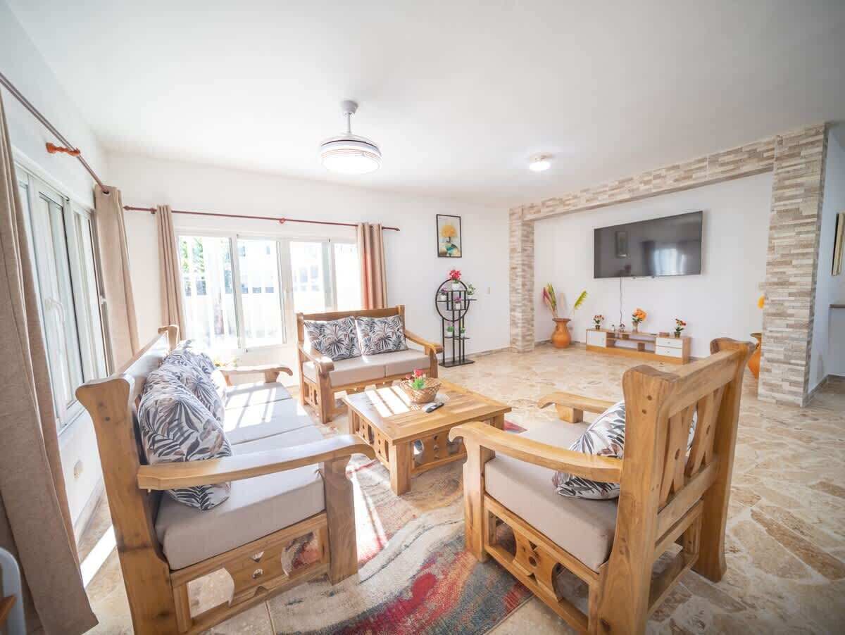 Una televisión, una oficina