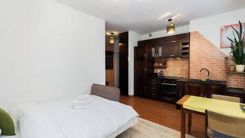 Iron/ironing board, WiFi, bed sheets