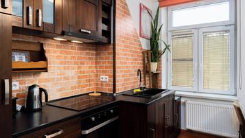 Fridge, oven, stovetop, toaster