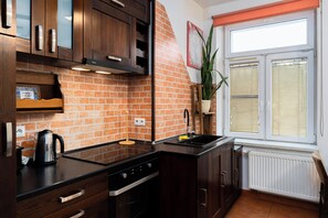 冷蔵庫、オーブン、コンロ、トースター