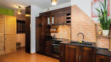 Fridge, oven, stovetop, toaster