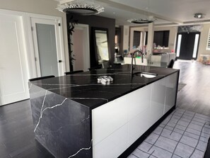 Dining - Luxurious Smart Home - Family Friendly - 7 mi to MetLife Stadium & 4 mi to NYC (North Bergen)