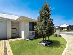 Exterior - Spacious 3-Bed Home in Peaceful Byford (Byford)