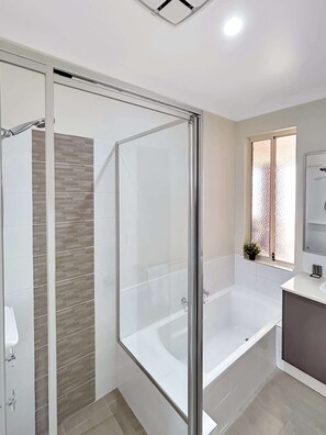 Shower, hair dryer, towels