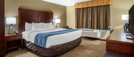 Een strijkplank/strijkijzer, wifi, beddengoed