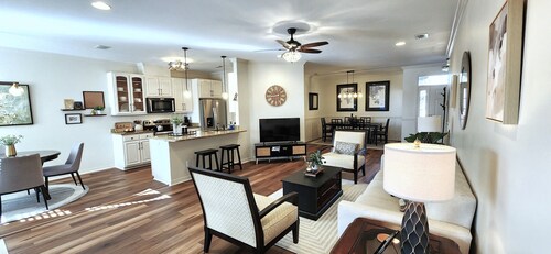 A Perfect Fairhope Find! Comfortable & Stylish 3 bed/2 bath home. 30+ day stays
