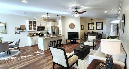 A Perfect Fairhope Find! Comfortable & Stylish 3 bed/2 bath home. 30+ day stays