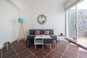 TV - Comfy APT W/Terrace @ La Roma (Mexico City)