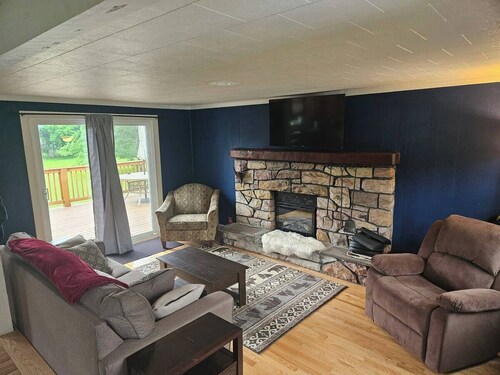 Close to Stadium, Hot Tub, Private Fishing! 
3-bedroom house in State College