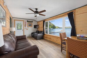 Living area - Lakefront Upnorth Getaway Sleeps 57|Dock Your Boat (Emily)