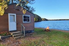 Exterior - Cozy Cottage Steps From the Water (Emily)