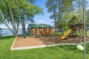 Children’s area - Cozy Cottage Steps From the Water (Emily)