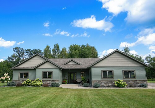 Legacy Oaks at Boulder Creek Lodge - Luxury & Comfort - Home on 30 private acres