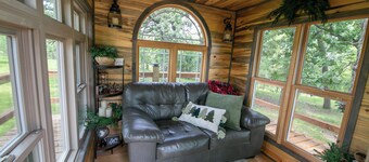 Legacy Oaks at Boulder Creek Lodge - Luxury & Comfort - Home on 30 private acres