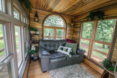 Legacy Oaks at Boulder Creek Lodge - Luxury & Comfort - Home on 30 private acres