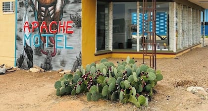 New pet friendly 1 bedroom with kitchenette at the Iconic Apache Motel!!