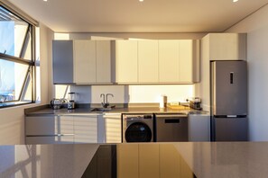 Micro-ondes, four, plaque de cuisson, lave-vaisselle