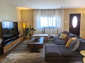 Smart TV, fireplace - Modern 4/3 Imperial Beach <2mi to Silver Strand Bike Path + Pier, WiFi, AC, W/D (San Diego)