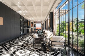 Lobby sitting area - Kunming Hulanjian healing Resort Hotel (Kunming)