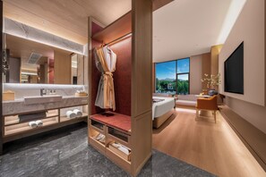 Luxury Double Room, Partial Lake View | Premium bedding, down duvets, memory-foam beds, free minibar - Kunming Hulanjian healing Resort Hotel (Kunming)