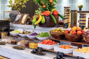 Tägliches Frühstücksbuffet gegen Gebühr
