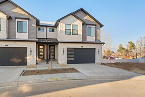 Exterior - Ski Basecamp • Cozy Modern • Minutes to Everything (Midvale)