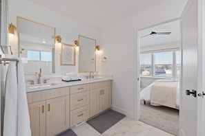 3 bedrooms, iron/ironing board, free WiFi, bed sheets - Ski Basecamp • Cozy Modern • Minutes to Everything (Midvale)