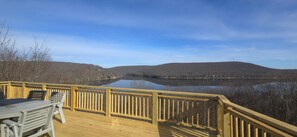Outdoor dining - Endless Lake Views | Hot Tub + Game Room (Oakland)
