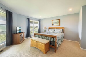 Room - 4BR/4BA Endless Views in Oakland | Lake View, Hot Tub (Oakland)
