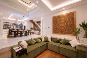 Deluxe-Villa, 3 Schlafzimmer, Poolblick | Wohnzimmer