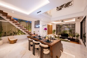 Villa Deluxe, 3 habitaciones, vistas a la piscina | Comedor