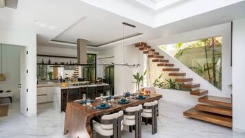 Deluxe Villa, 3 Bedrooms, Pool View | Dining room