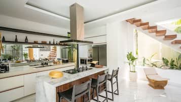 Deluxe Villa, 3 Bedrooms, Pool View | Private kitchen | Fridge, microwave, oven, stovetop