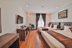 In-room safe, blackout drapes, free WiFi