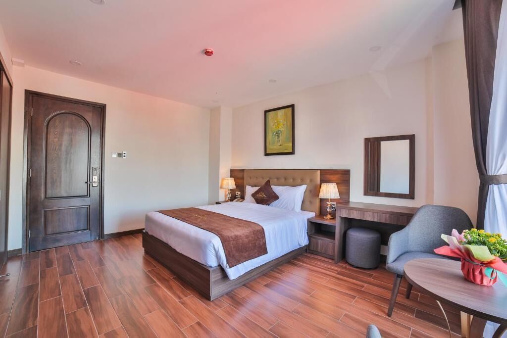 Habitació doble Deluxe, vistes a la ciutat | Caixa forta a l'habitació, cortines opaques i wifi gratuïta 