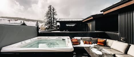 Tina de hidromasaje al aire libre