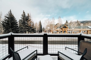 Property grounds - Modern Mountain Townhome | Rooftop Hot Tub (Silverthorne)